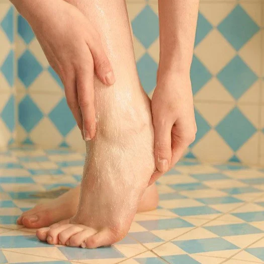 Peppermint Reviving Pumice Foot Scrub - Image 4